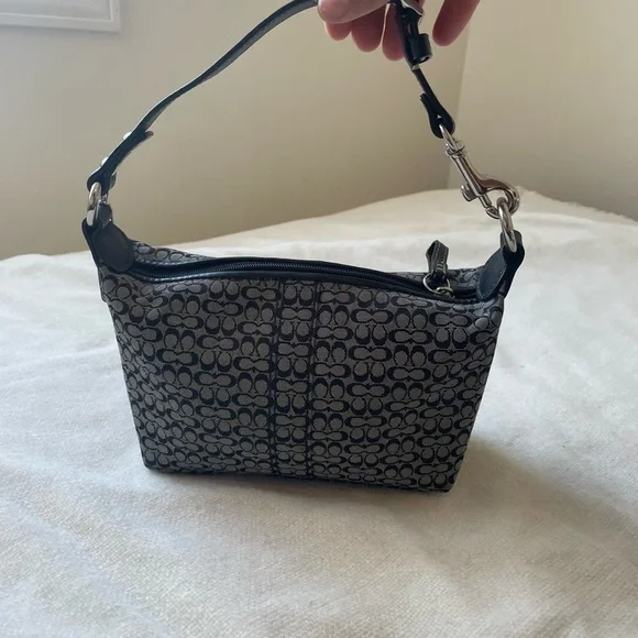 𝘊𝘰𝘢𝘤𝘩 𝘔𝘪𝘯𝘪 𝘗𝘶𝘳𝘴𝘦🖤 - Picture 4 of 5